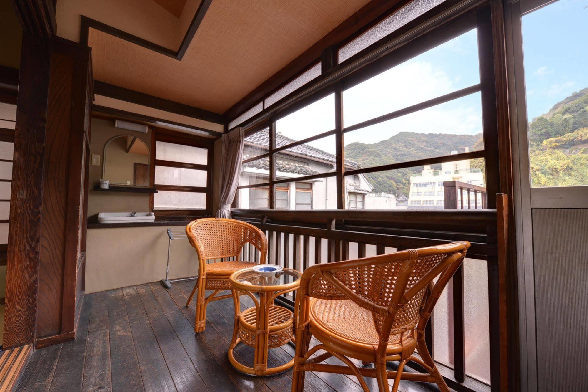 Hinagu Onsen Kinparo Hotel Jacusiro Kültér fotó